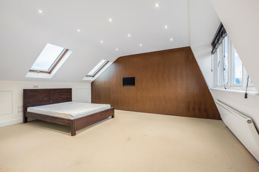How Much Does a 3 Bed Semi Loft Conversion Cost in New Malden?