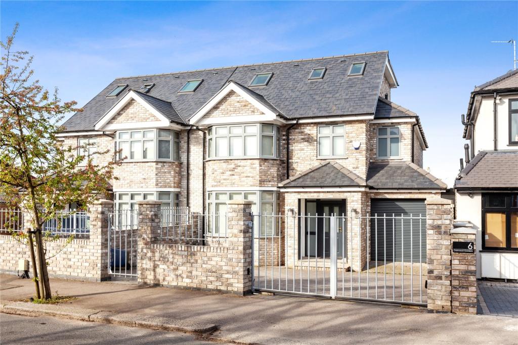 How Long Does It Take To Put Scaffolding Up For A Loft Conversion in Southall?