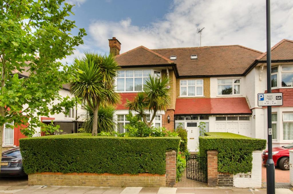 What is the Loft Conversion Process in Willesden?